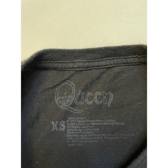 Queen 1980 Tour Retro Graphic T-shirt Women XS Black Short Sleeve Music - Picture 4 of 5